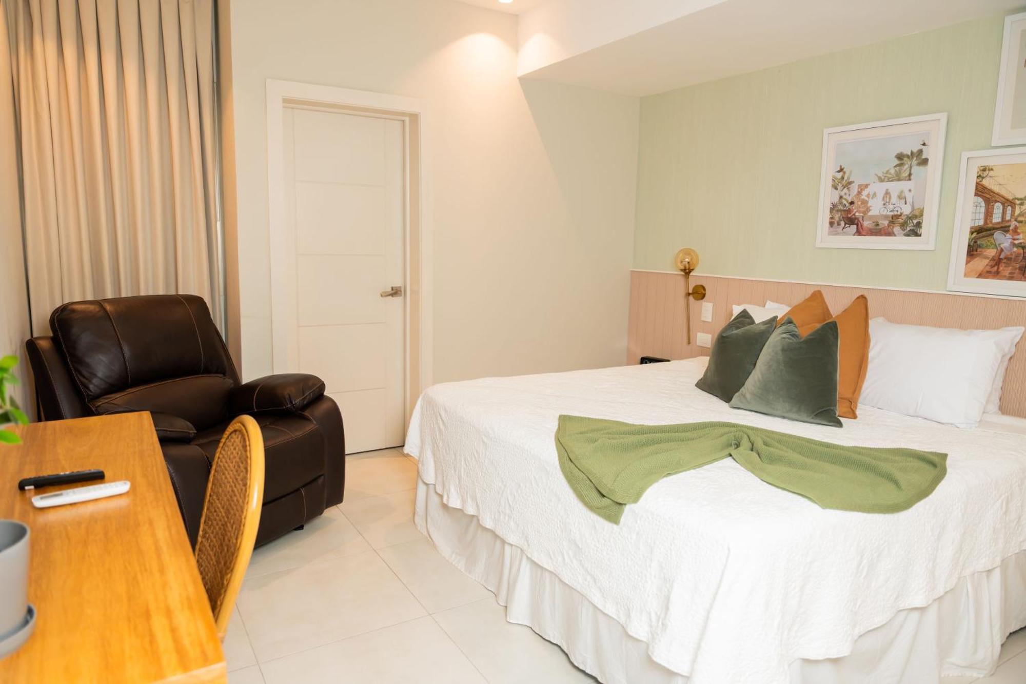 Hotel Stay Here Suites Santo Domingo Exteriör bild