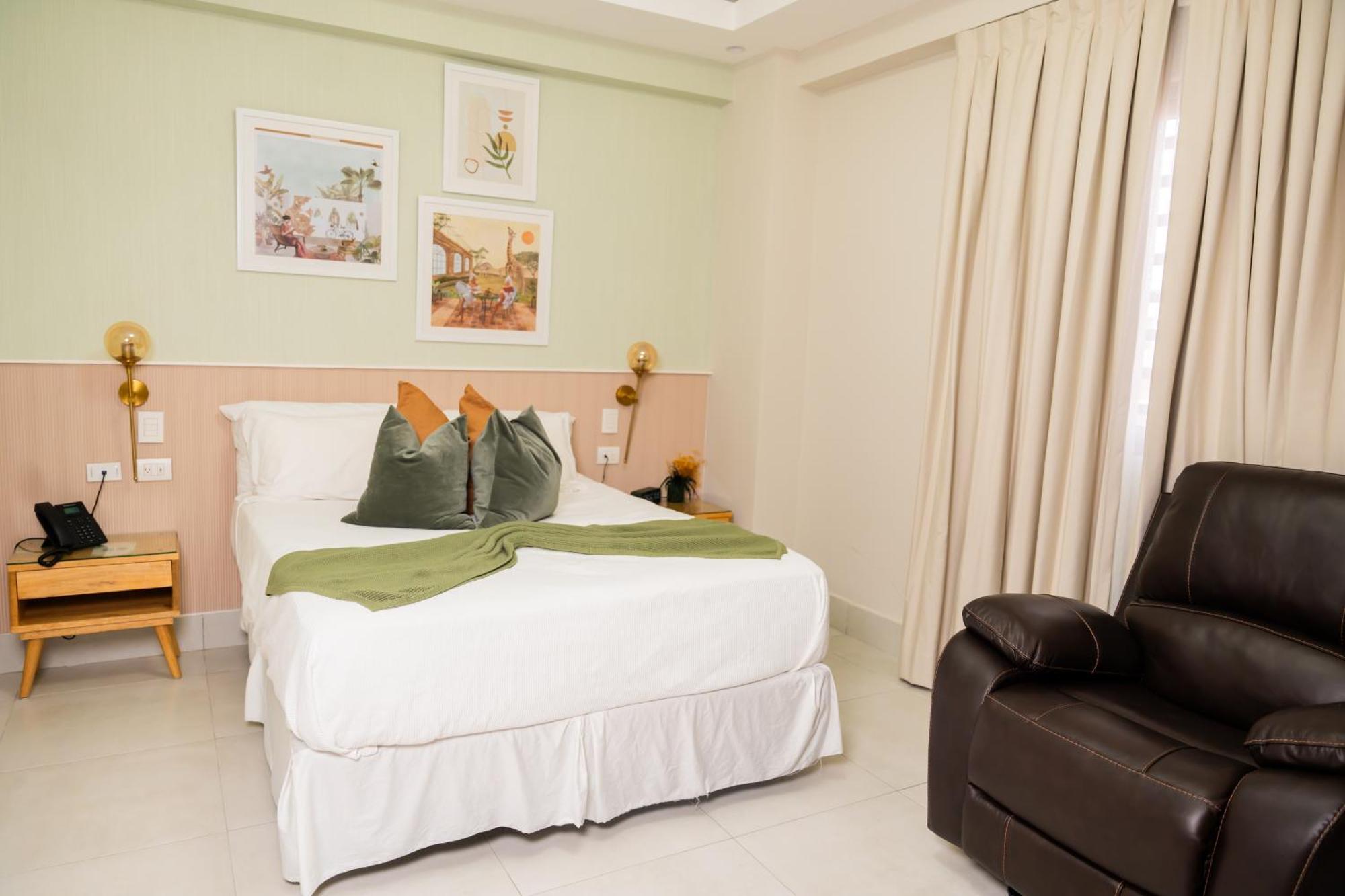 Hotel Stay Here Suites Santo Domingo Exteriör bild