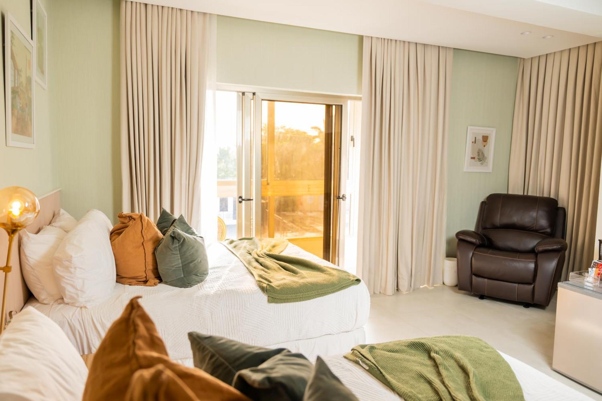 Hotel Stay Here Suites Santo Domingo Exteriör bild