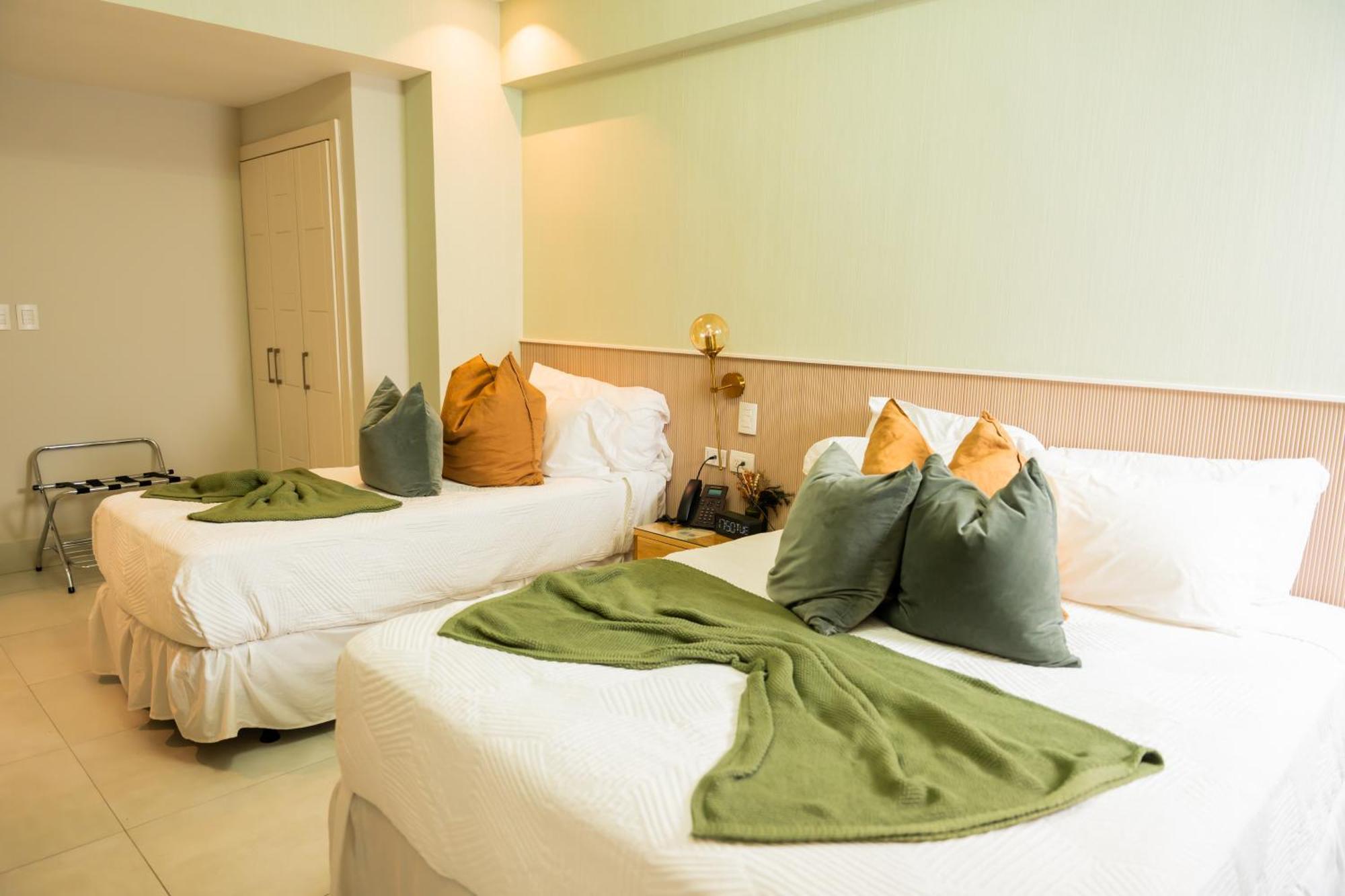 Hotel Stay Here Suites Santo Domingo Exteriör bild