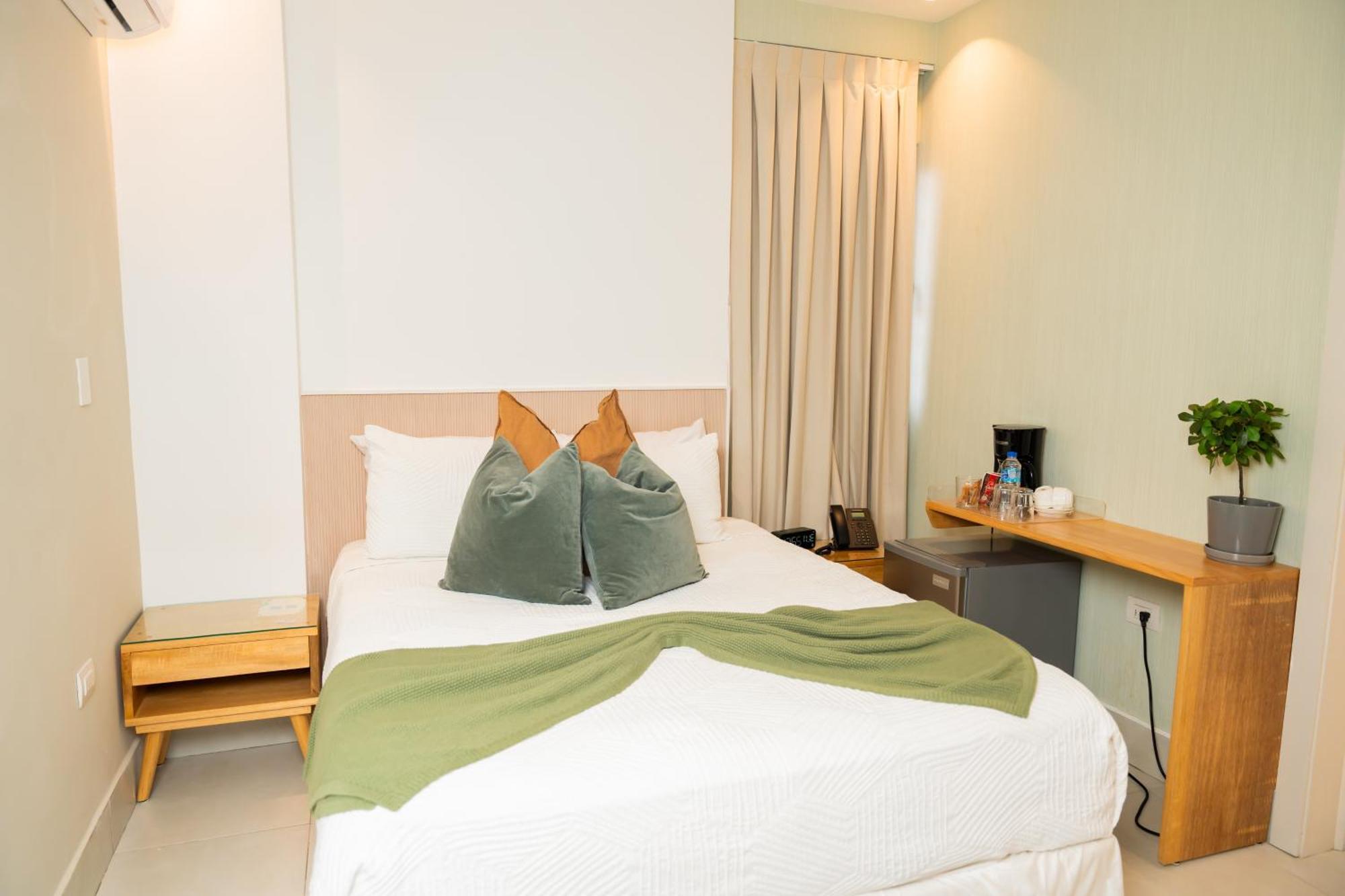 Hotel Stay Here Suites Santo Domingo Exteriör bild