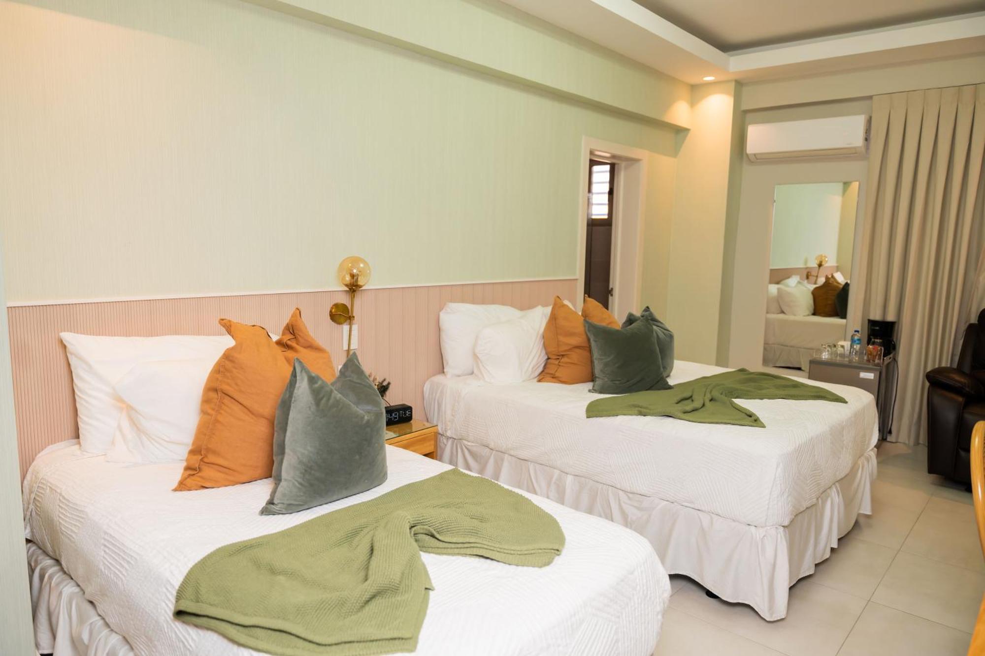 Hotel Stay Here Suites Santo Domingo Exteriör bild